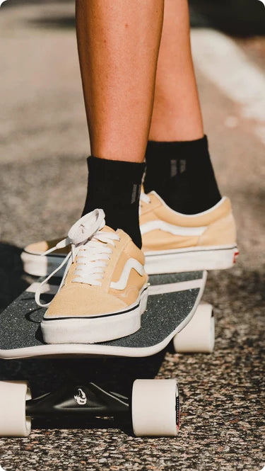 hollowsockssale.com